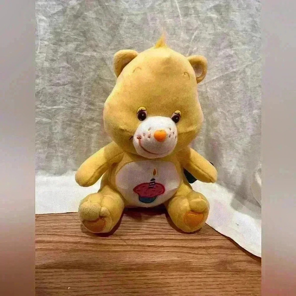 Care Bears 2006 Birthday Bear Yellow NWT - Picture 1 of 3